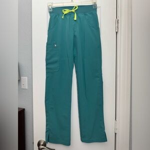 Figs Scrubs Kade Cargo Pants, Cactus XXS